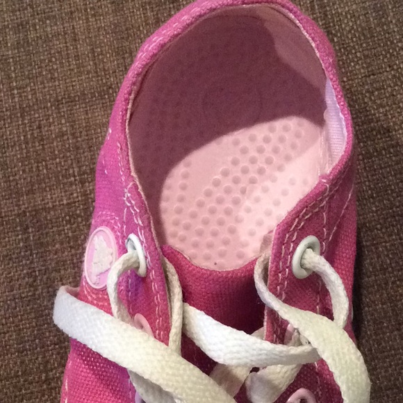 Crocs - Cute Girl’s Sneakers Sz 10 - Picture 3 of 3